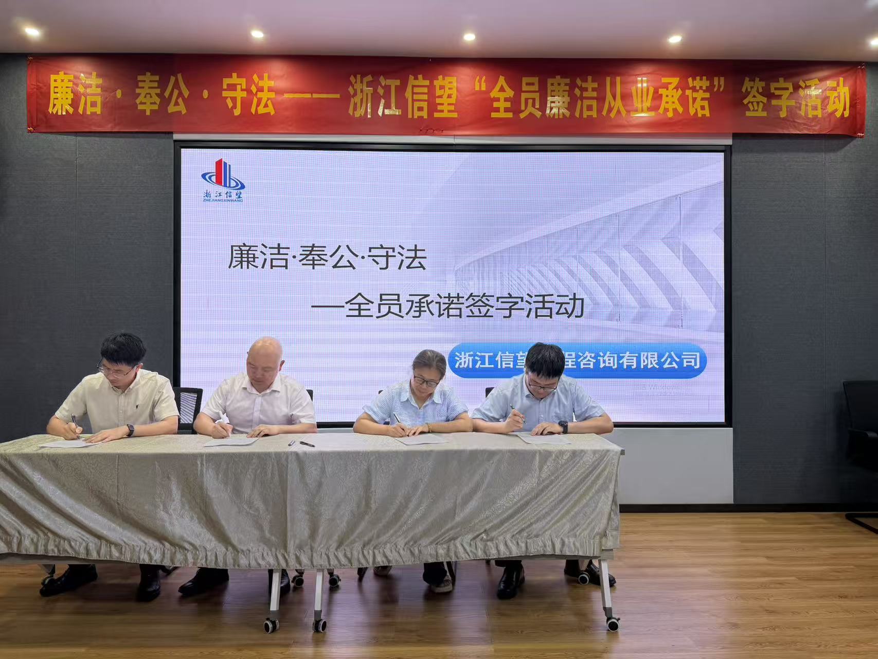 签字2.jpg